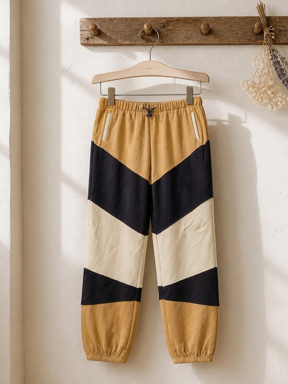 Men's Colorblock Jogger Play Boy  Mustard, Black & Cream